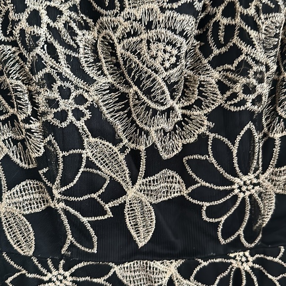 Tahari Arthur S. Levin Dress • Size 6 - Picture 2 of 4